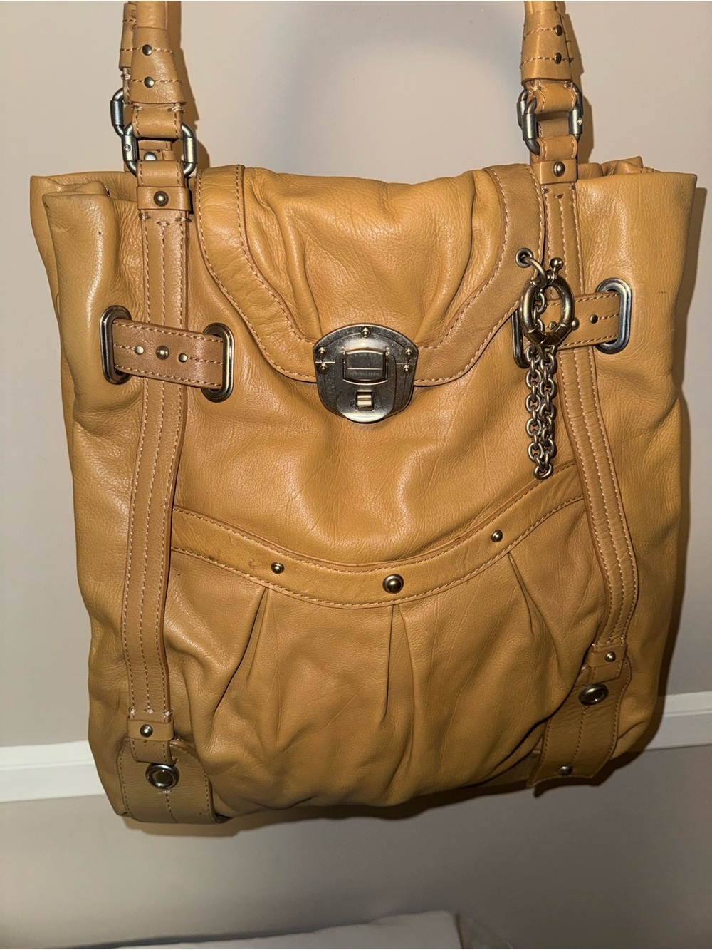 Laundry by Shelli Segal Stylish Women's Tote Bag in Tan